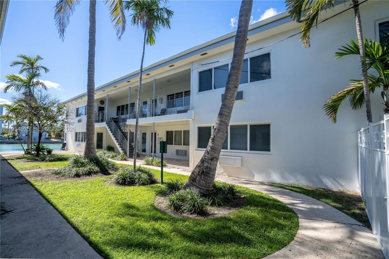 8340 Byron Ave, Unit 12, Miami Beach, FL 33141 Photo