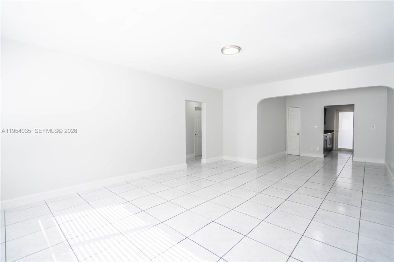 8340 Byron Ave, Unit 12, Miami Beach, FL 33141 Photo