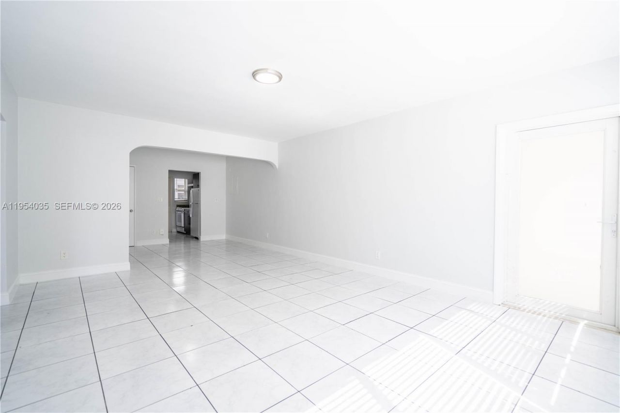 8340 Byron Ave, Unit 12, Miami Beach, FL 33141 Photo