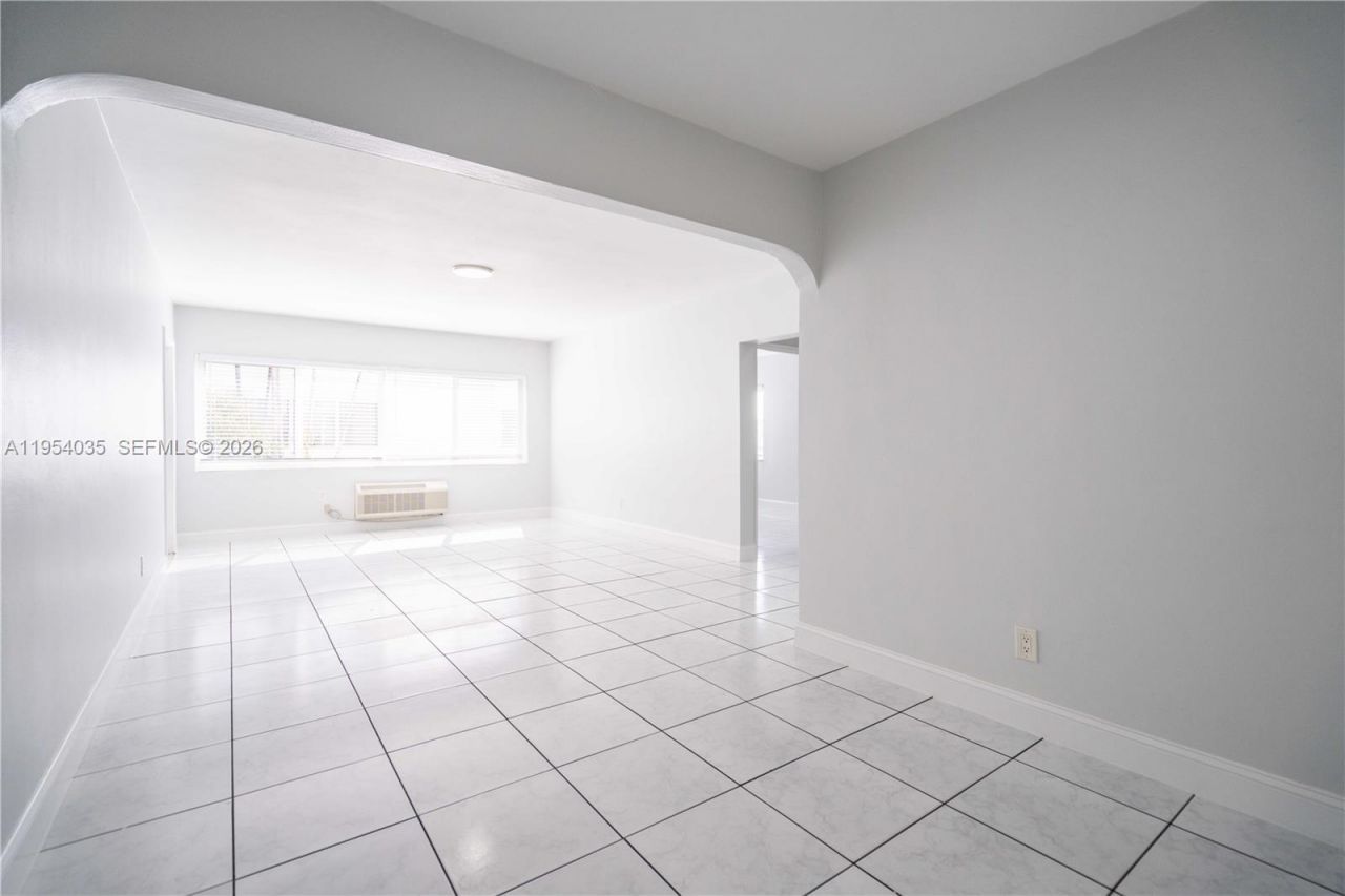 8340 Byron Ave, Unit 12, Miami Beach, FL 33141 Photo