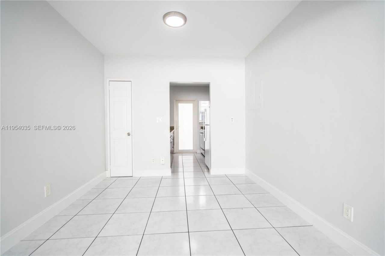 8340 Byron Ave, Unit 12, Miami Beach, FL 33141 Photo