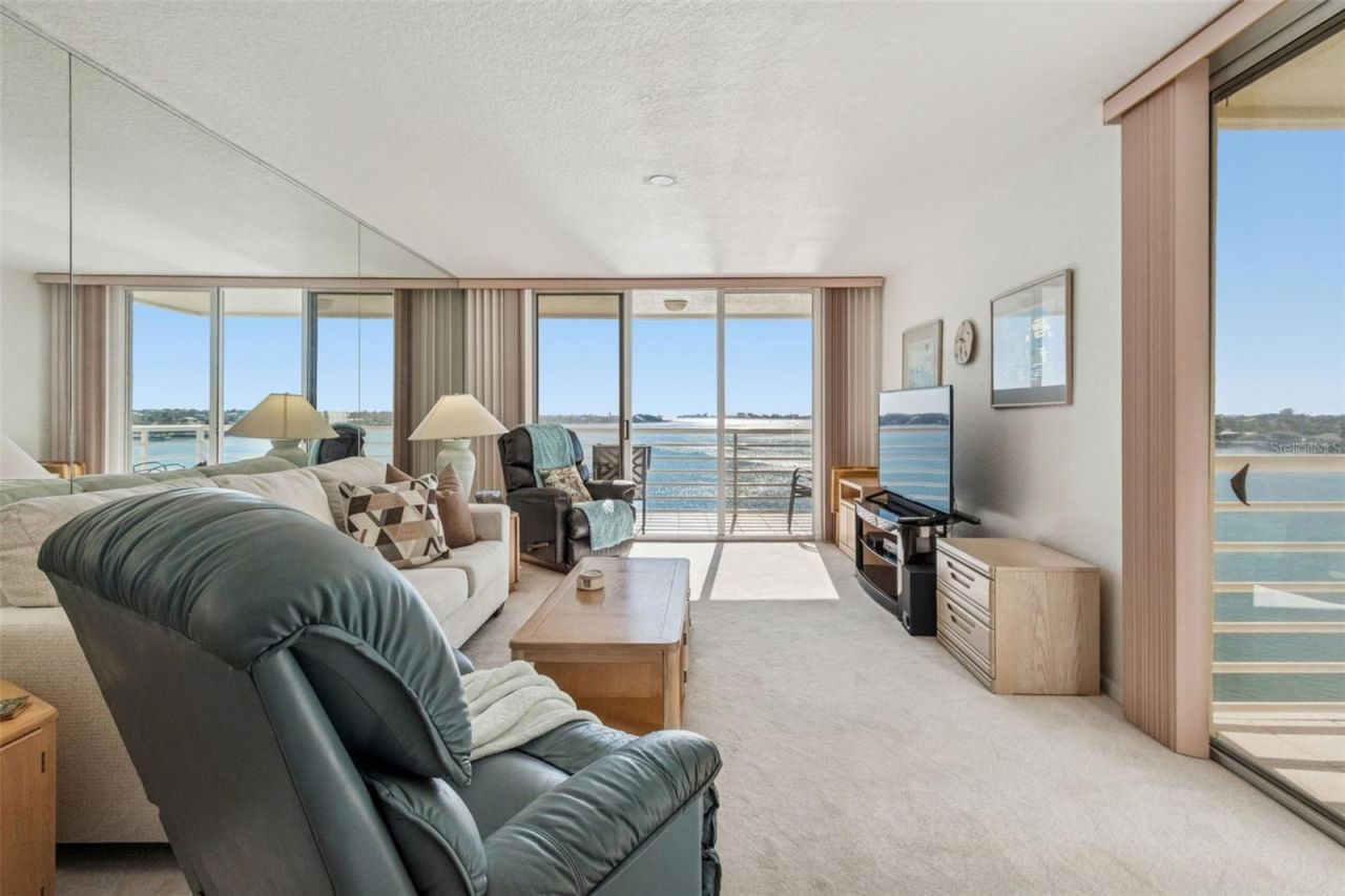 6105 Bahia Del Mar Circle, Unit 686, Saint Petersburg, FL 33715 Photo