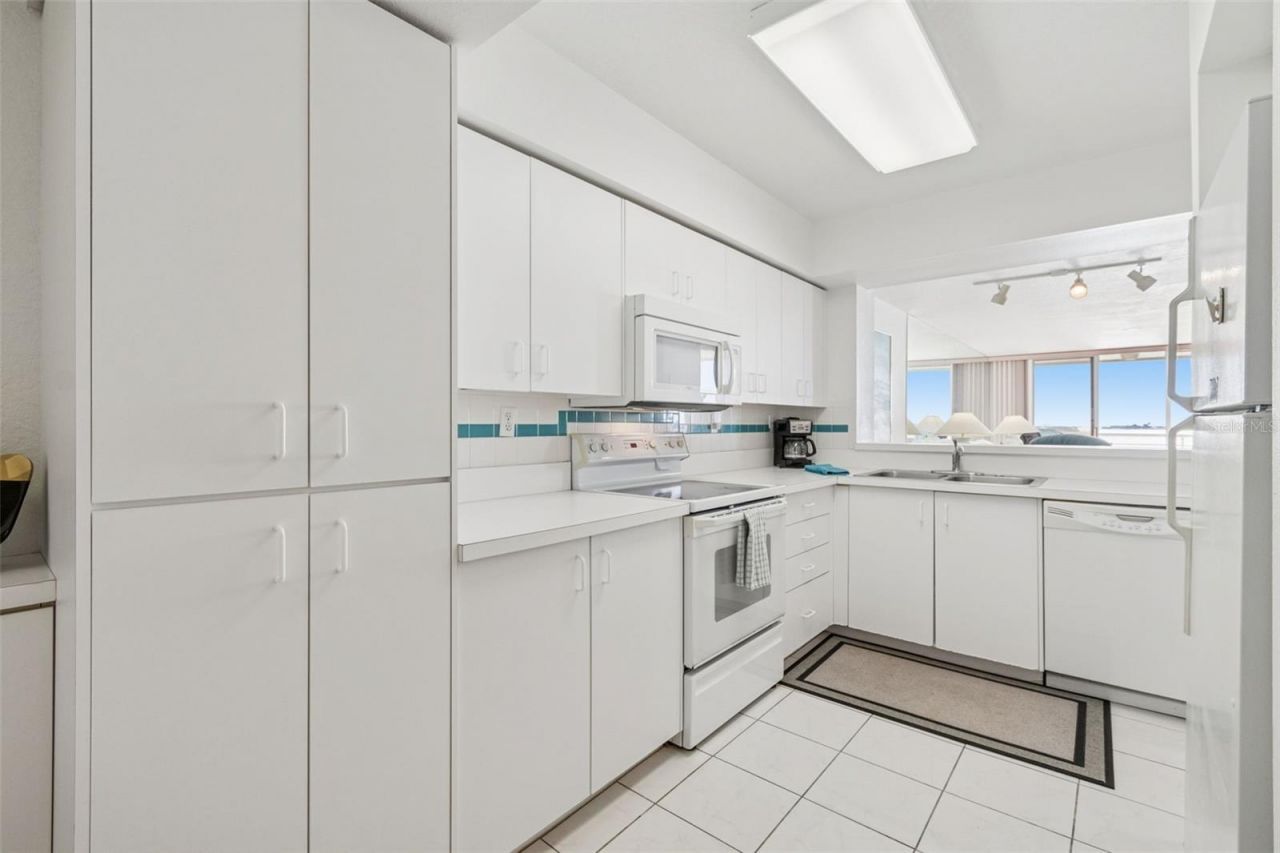 6105 Bahia Del Mar Circle, Unit 686, Saint Petersburg, FL 33715 Photo