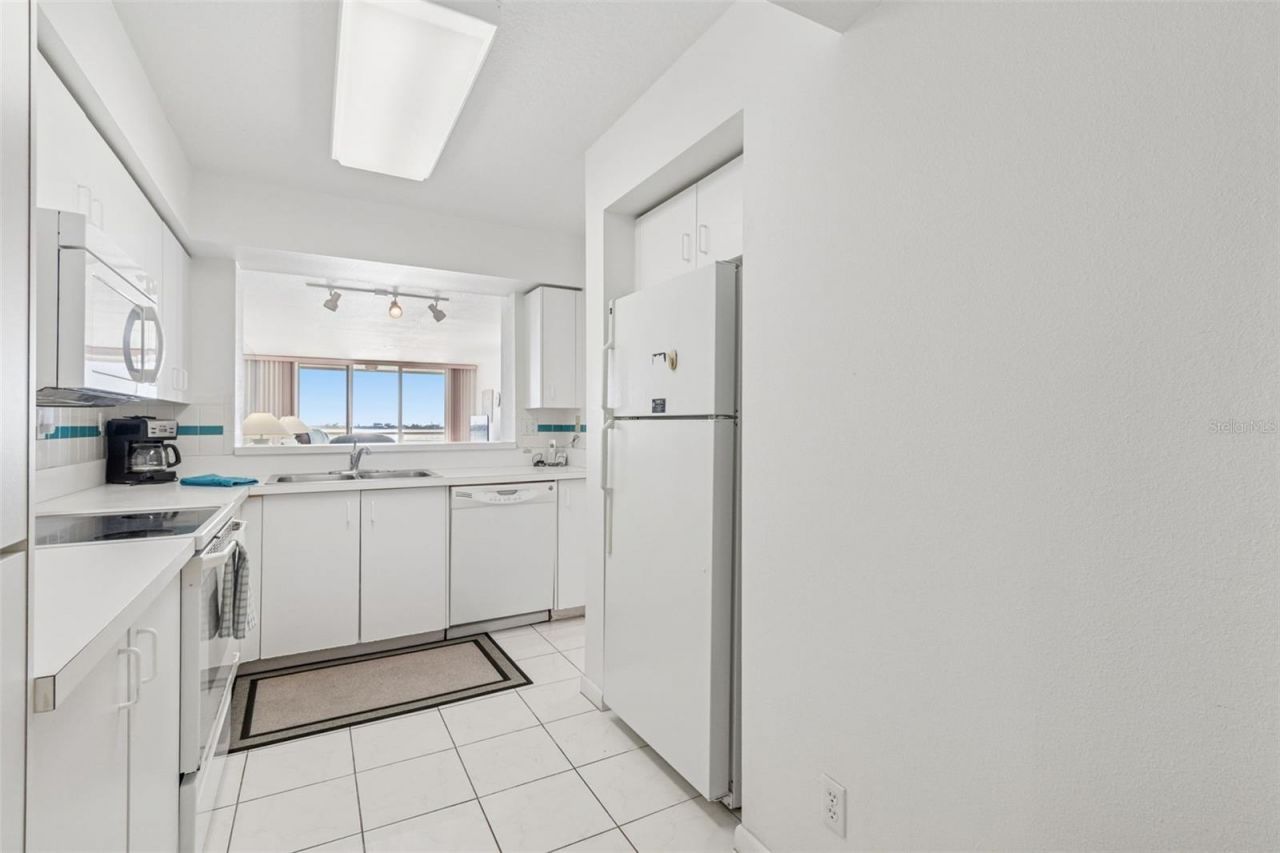 6105 Bahia Del Mar Circle, Unit 686, Saint Petersburg, FL 33715 Photo