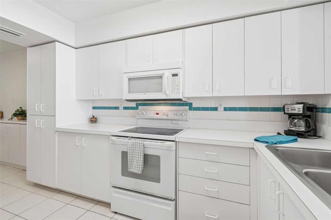 6105 Bahia Del Mar Circle, Unit 686, Saint Petersburg, FL 33715 Photo