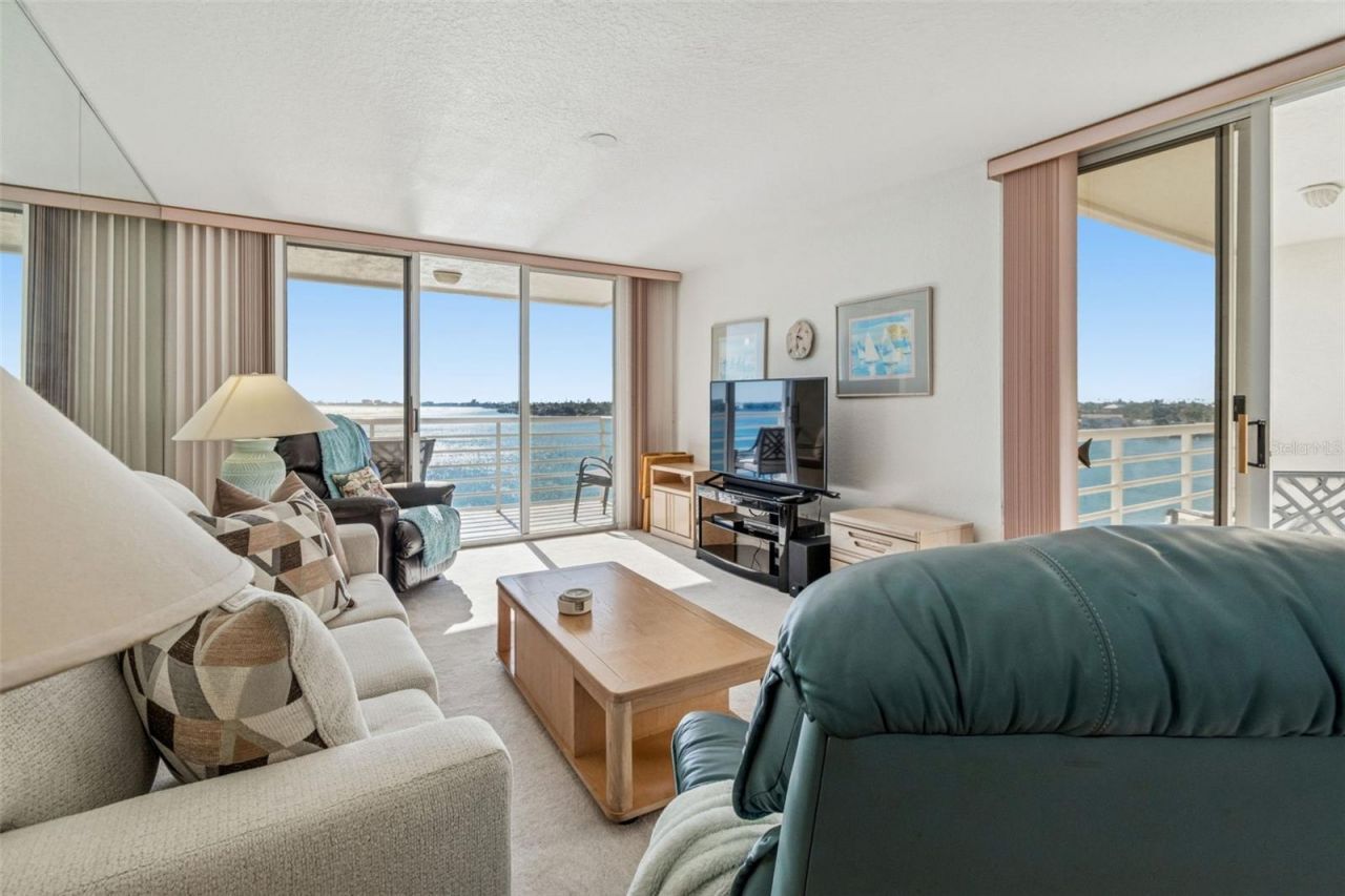 6105 Bahia Del Mar Circle, Unit 686, Saint Petersburg, FL 33715 Photo