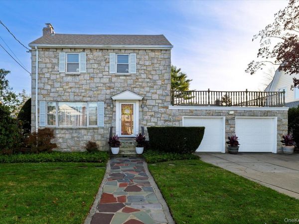 360 Raymond Street , Rockville Centre, NY 11570