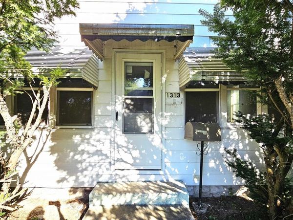 1313 N NEWTON Avenue, Johnston City, IL 62951