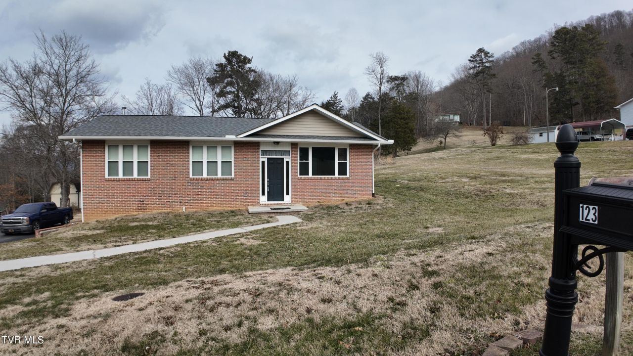 123 Valley View Drive, Rogersville, TN 37857 Main Photo