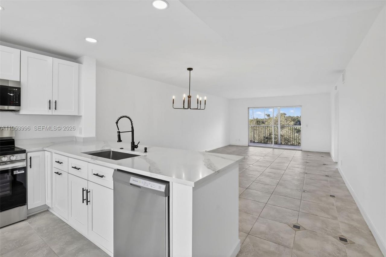 12601 SW 13th St, Unit 411G, Pembroke Pines, FL 33027 Photo