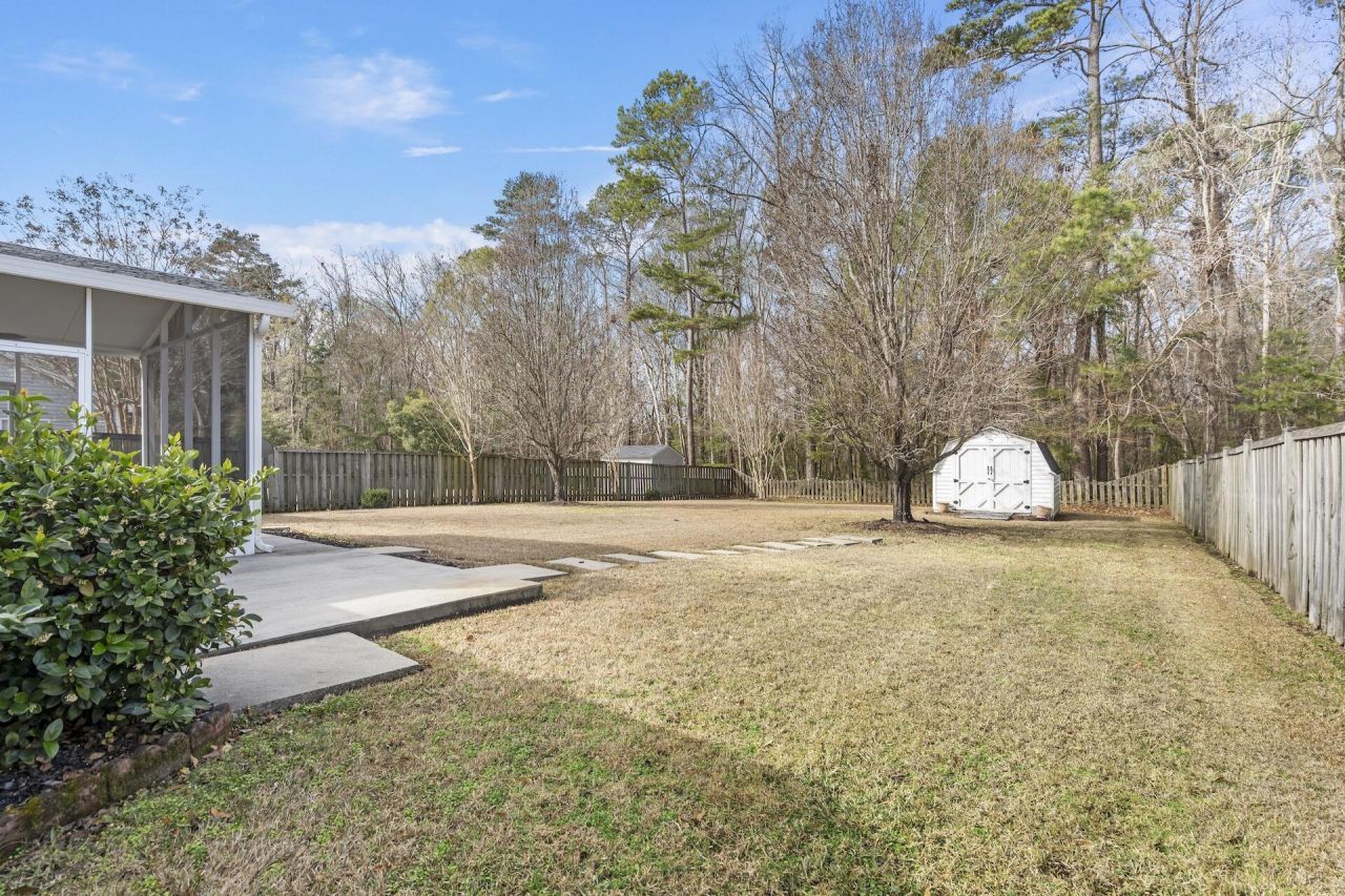 219 Burton Avenue Photo 23