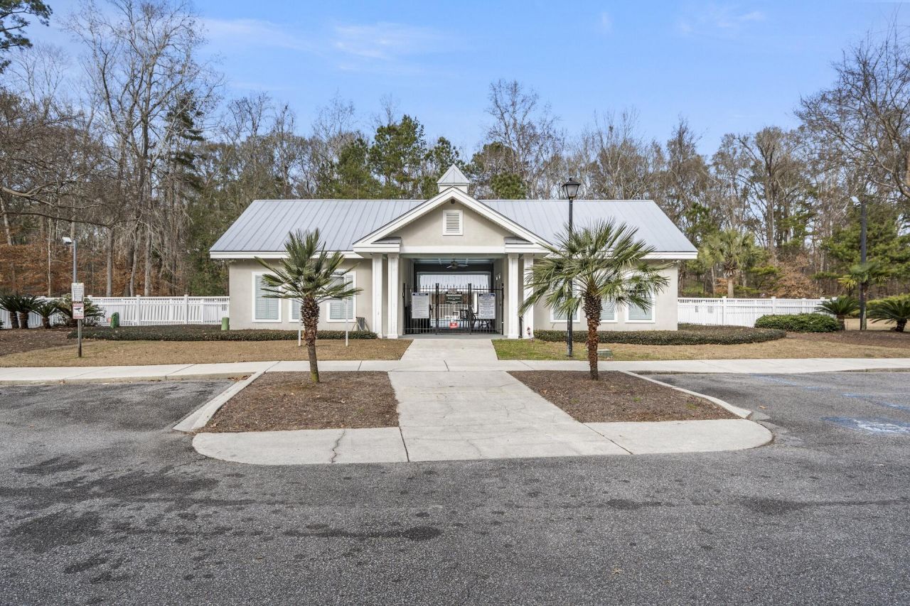 219 Burton Avenue Photo 31