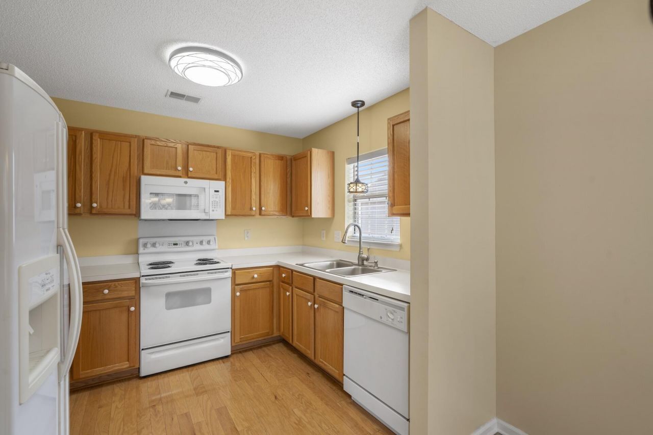 219 Burton Avenue Photo 8