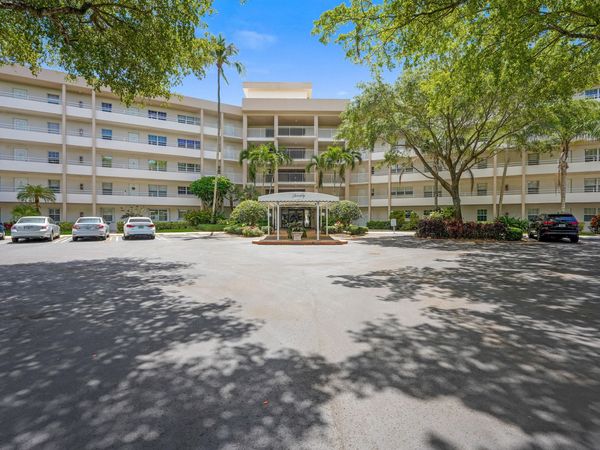 3800 Oaks Clubhouse Drive, Unit 503, Pompano Beach, FL 33069