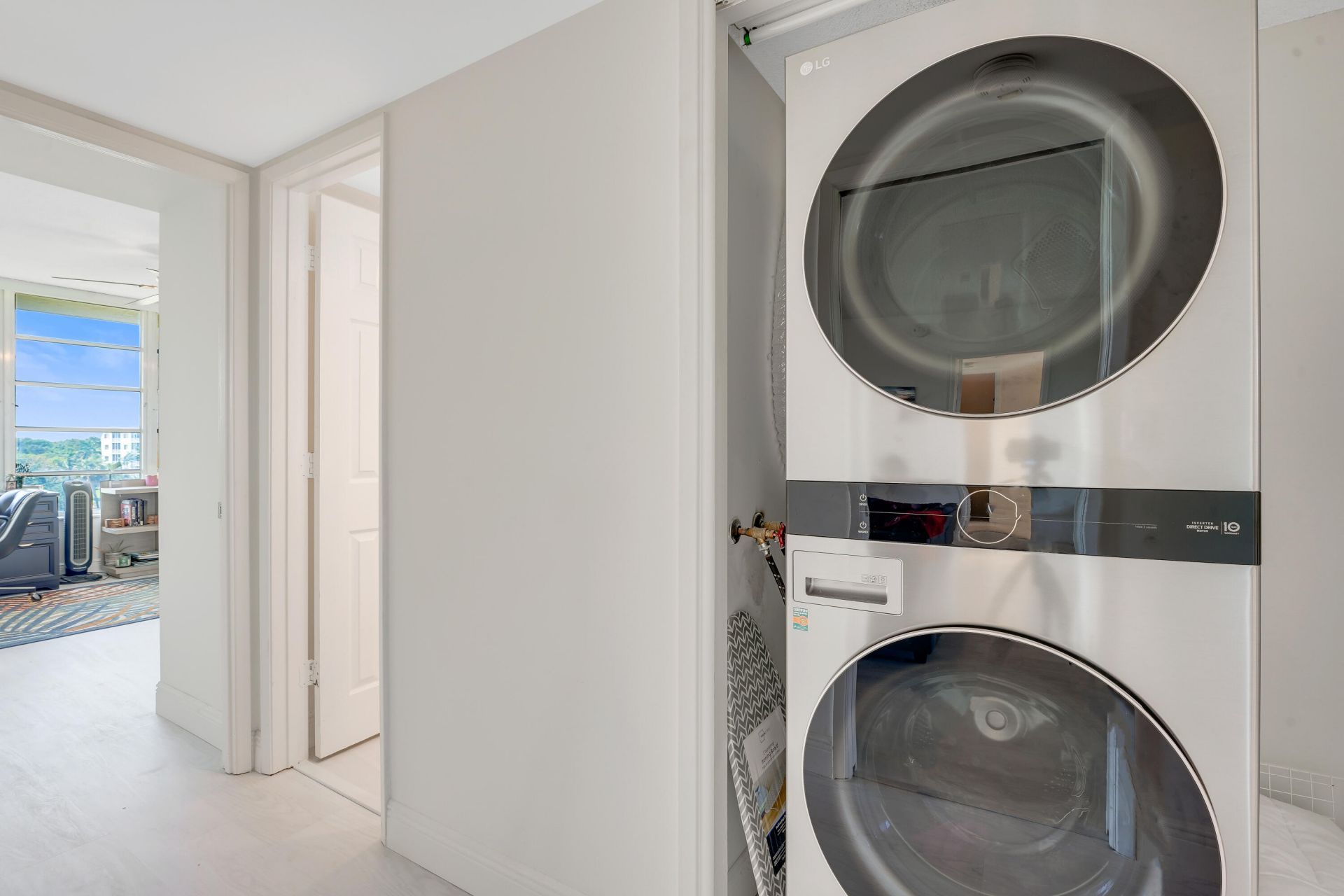 3800 Oaks Clubhouse Drive, Unit 503, Pompano Beach, FL 33069 Photo