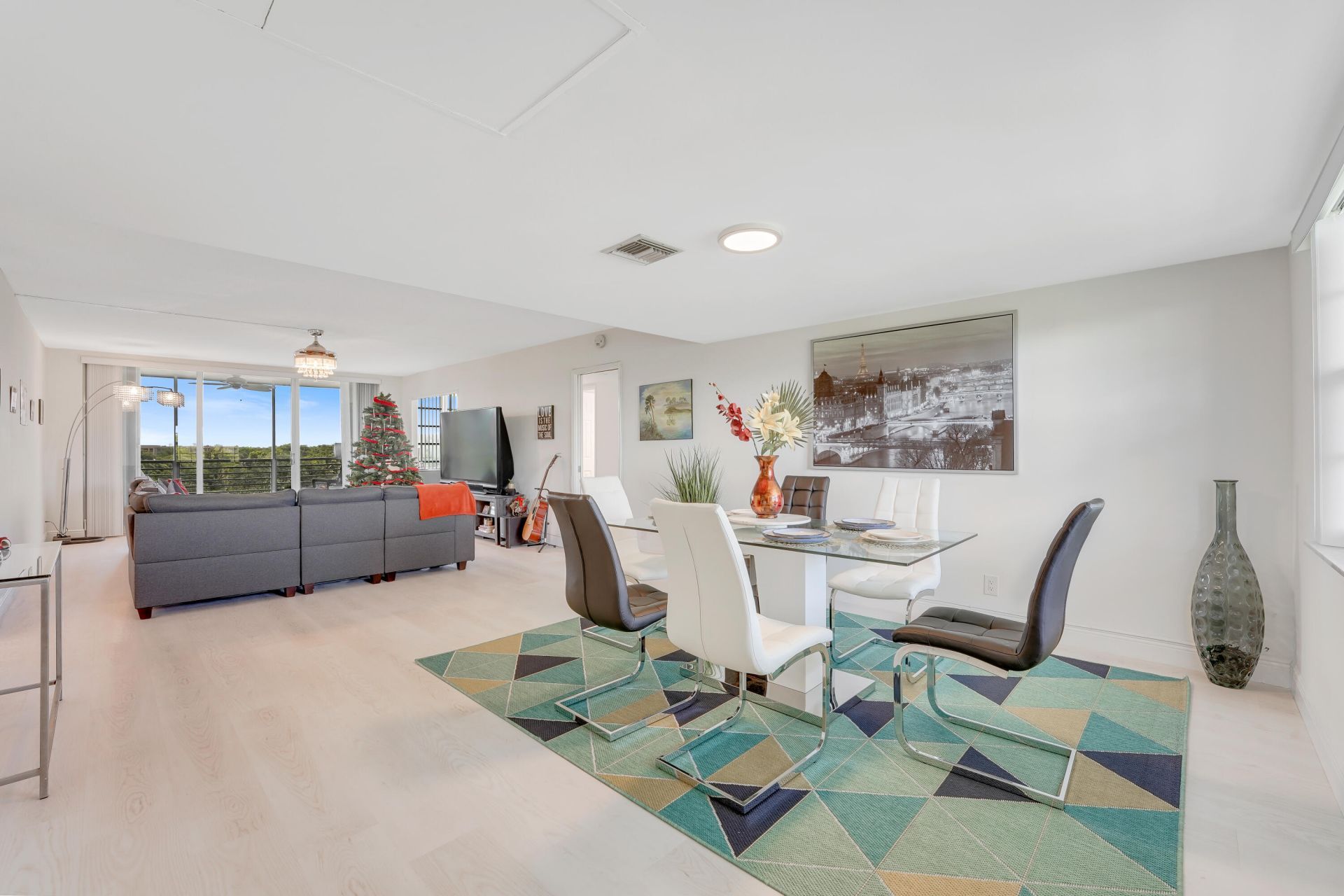 3800 Oaks Clubhouse Drive, Unit 503, Pompano Beach, FL 33069 Photo