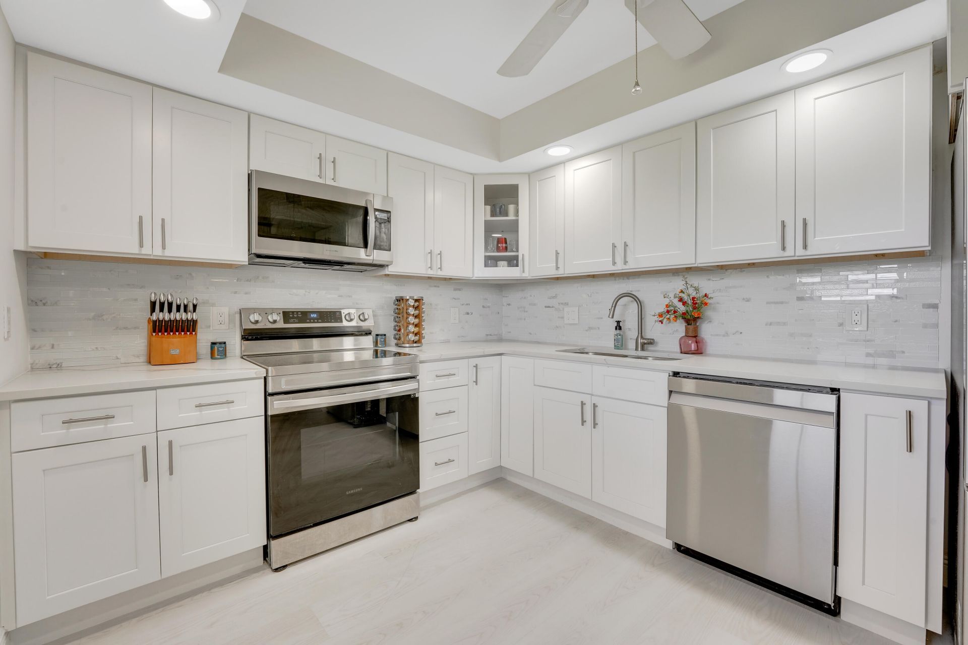 3800 Oaks Clubhouse Drive, Unit 503, Pompano Beach, FL 33069 Photo