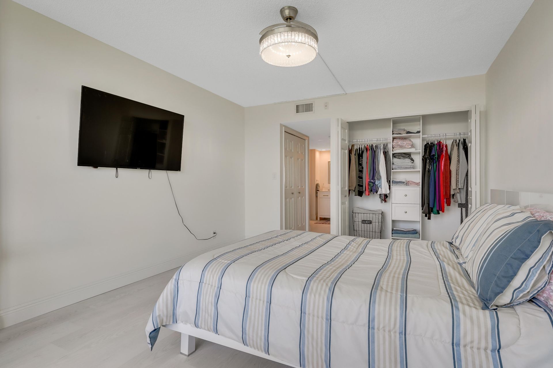 3800 Oaks Clubhouse Drive, Unit 503, Pompano Beach, FL 33069 Photo