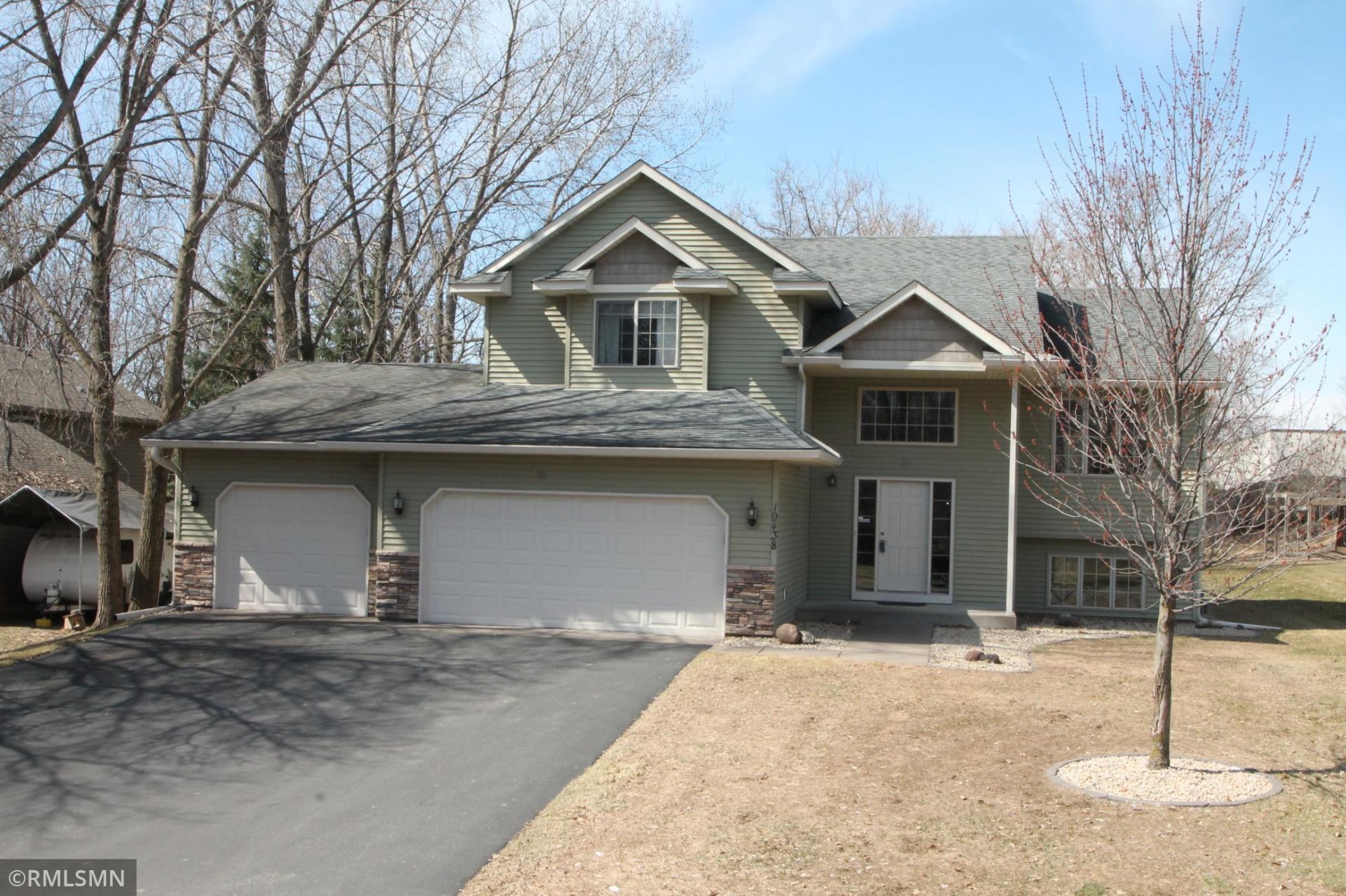 19438 Dodge Street Nw, Elk River, MN 55330 Main Photo