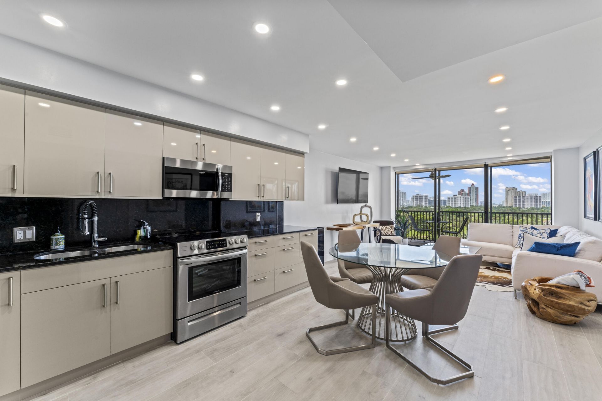 20379 W Country Club Drive, Unit 937, Aventura, FL 33180 Photo