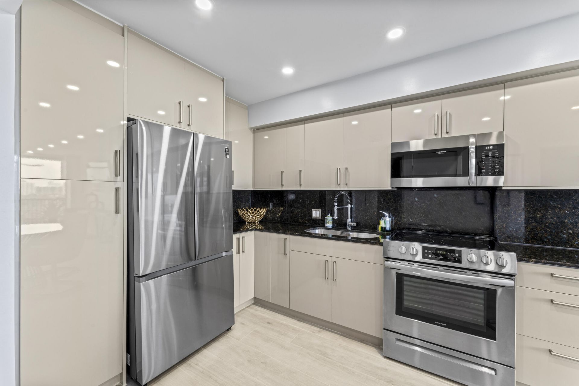 20379 W Country Club Drive, Unit 937, Aventura, FL 33180 Photo