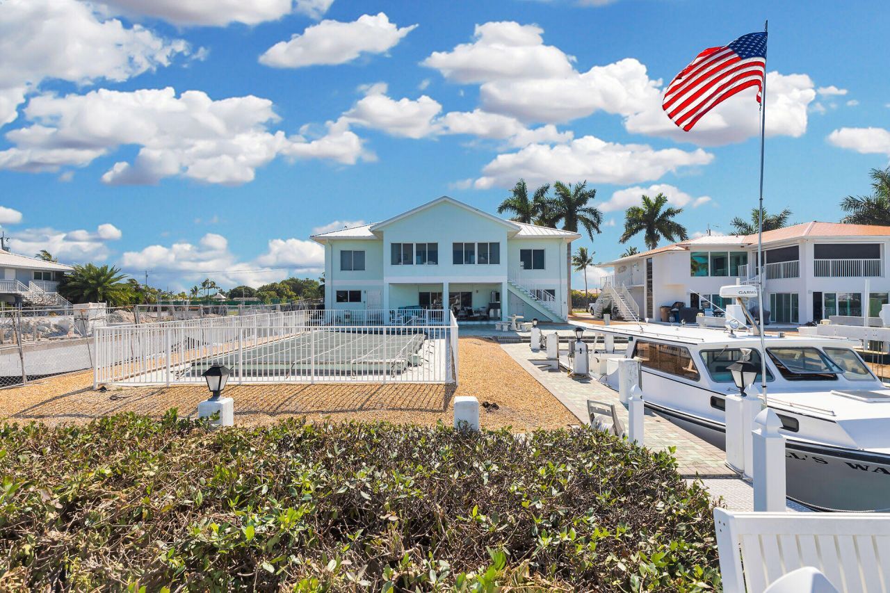 900 Shelter Bay Dr Ocean Drive, Key Colony, FL 33051 Photo