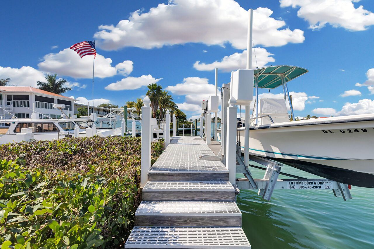 900 Shelter Bay Dr Ocean Drive, Key Colony, FL 33051 Photo