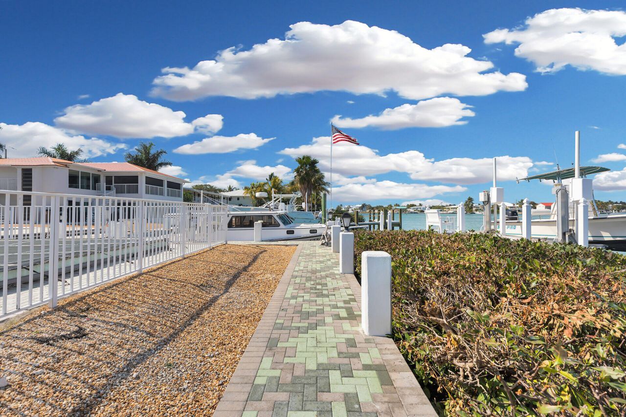 900 Shelter Bay Dr Ocean Drive, Key Colony, FL 33051 Photo