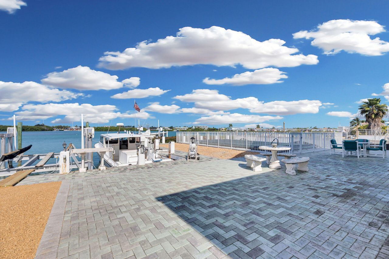 900 Shelter Bay Dr Ocean Drive, Key Colony, FL 33051 Photo