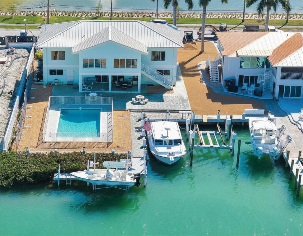 900 Shelter Bay Dr Ocean Drive, Key Colony, FL 33051 Photo