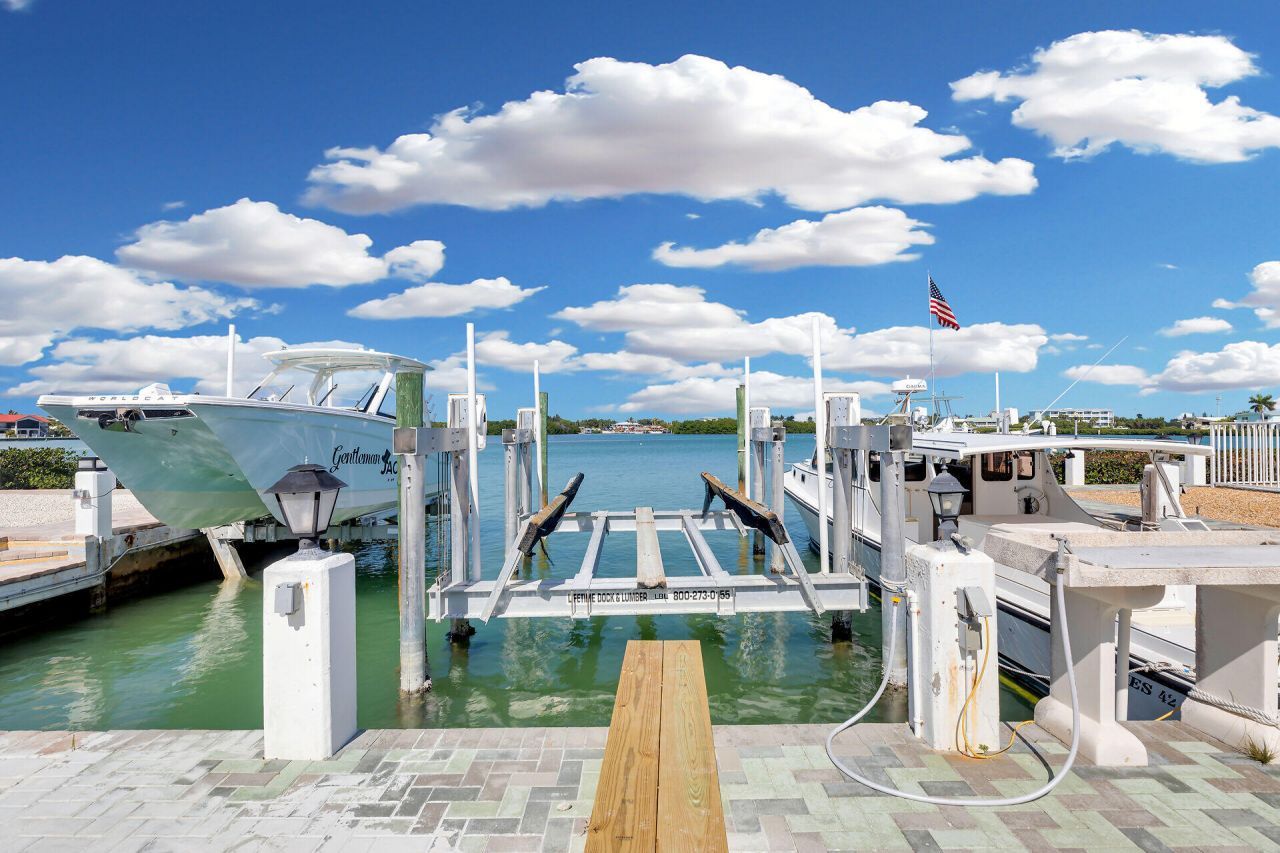 900 Shelter Bay Dr Ocean Drive, Key Colony, FL 33051 Photo