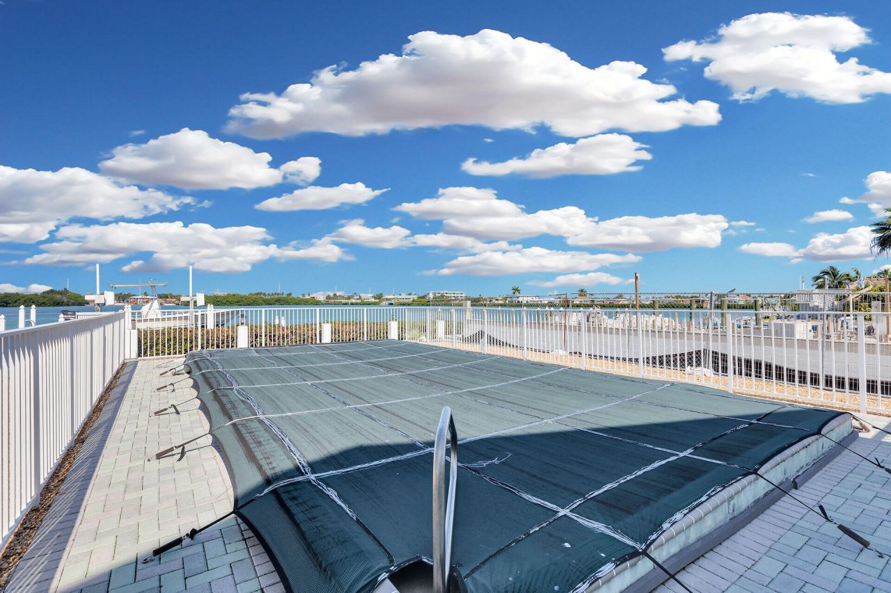 900 Shelter Bay Dr Ocean Drive, Key Colony, FL 33051 Photo