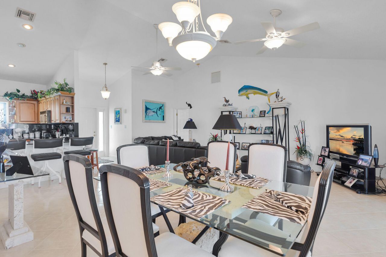 900 Shelter Bay Dr Ocean Drive, Key Colony, FL 33051 Photo