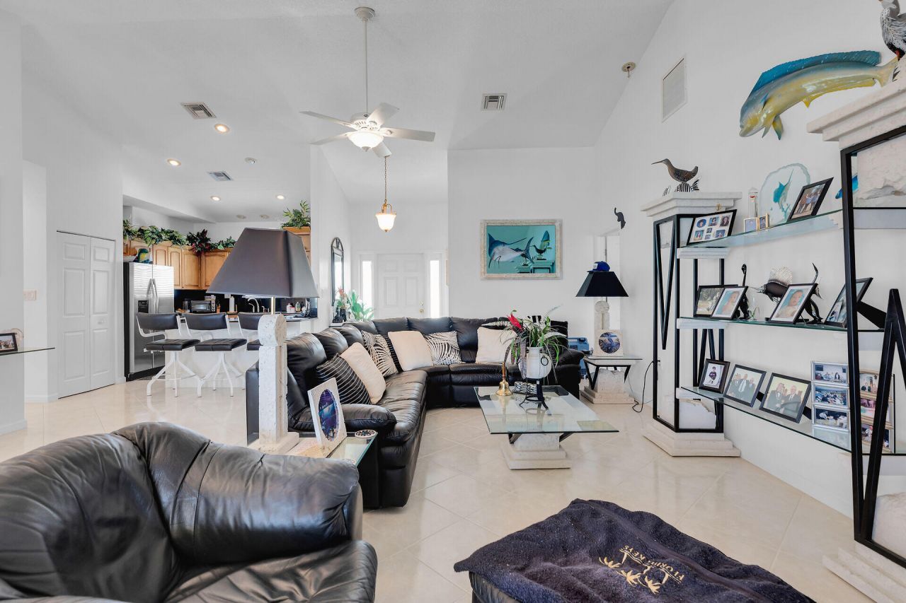 900 Shelter Bay Dr Ocean Drive, Key Colony, FL 33051 Photo