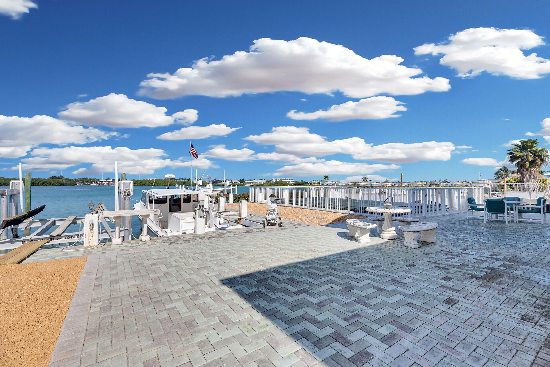 900 Shelter Bay Dr Ocean Drive, Key Colony, FL 33051 Photo