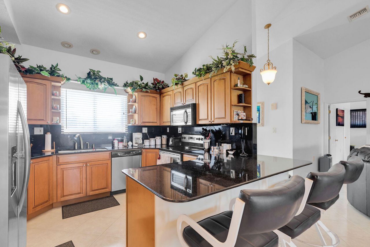 900 Shelter Bay Dr Ocean Drive, Key Colony, FL 33051 Photo