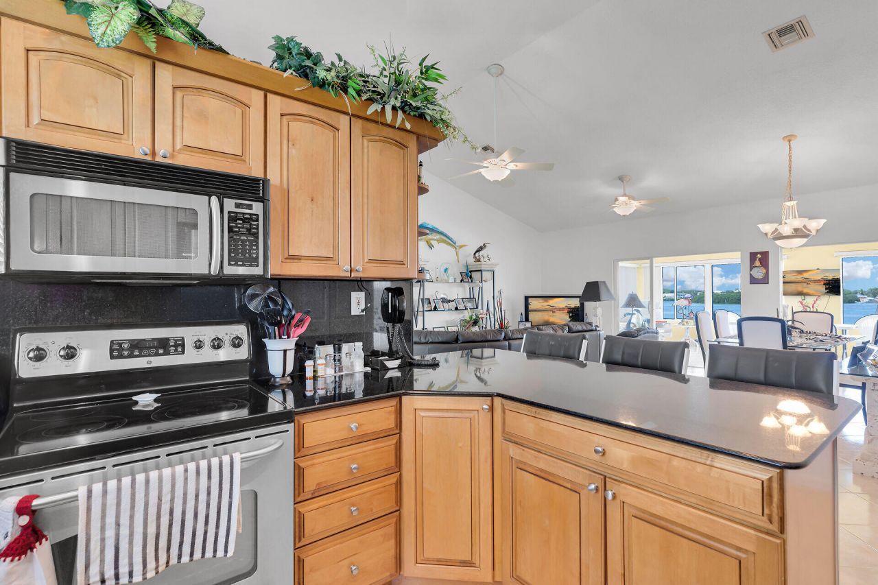 900 Shelter Bay Dr Ocean Drive, Key Colony, FL 33051 Photo