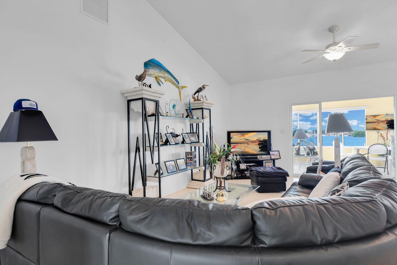 900 Shelter Bay Dr Ocean Drive, Key Colony, FL 33051 Photo