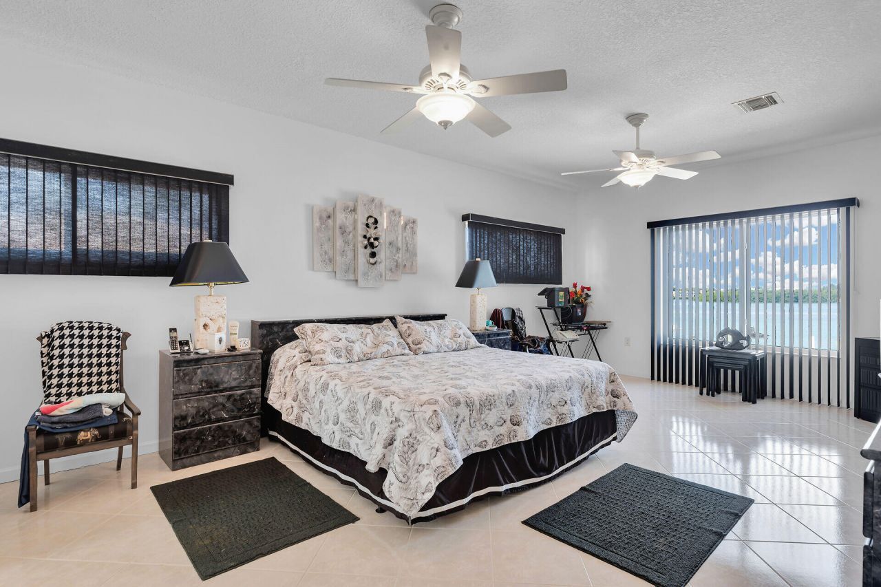 900 Shelter Bay Dr Ocean Drive, Key Colony, FL 33051 Photo