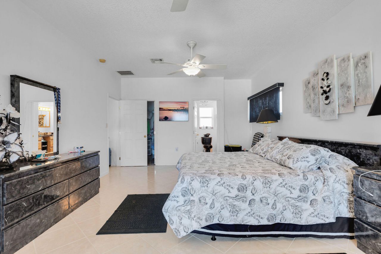 900 Shelter Bay Dr Ocean Drive, Key Colony, FL 33051 Photo