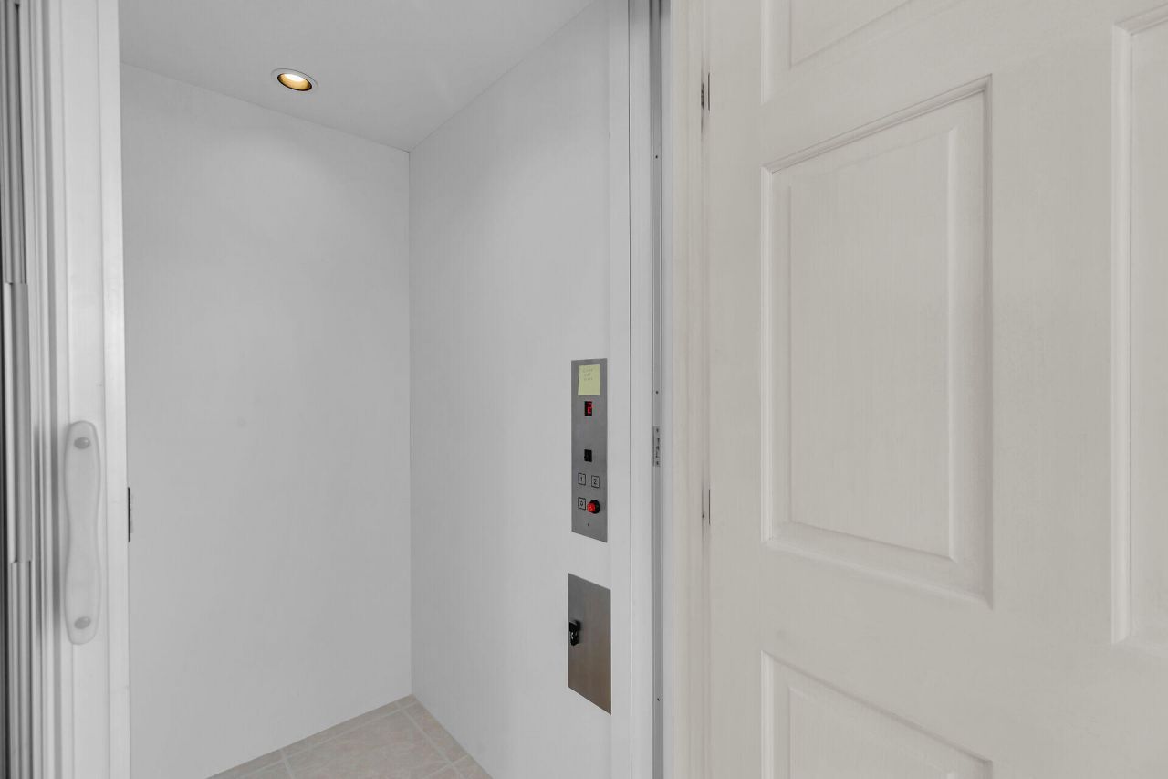 900 Shelter Bay Dr Ocean Drive, Key Colony, FL 33051 Photo