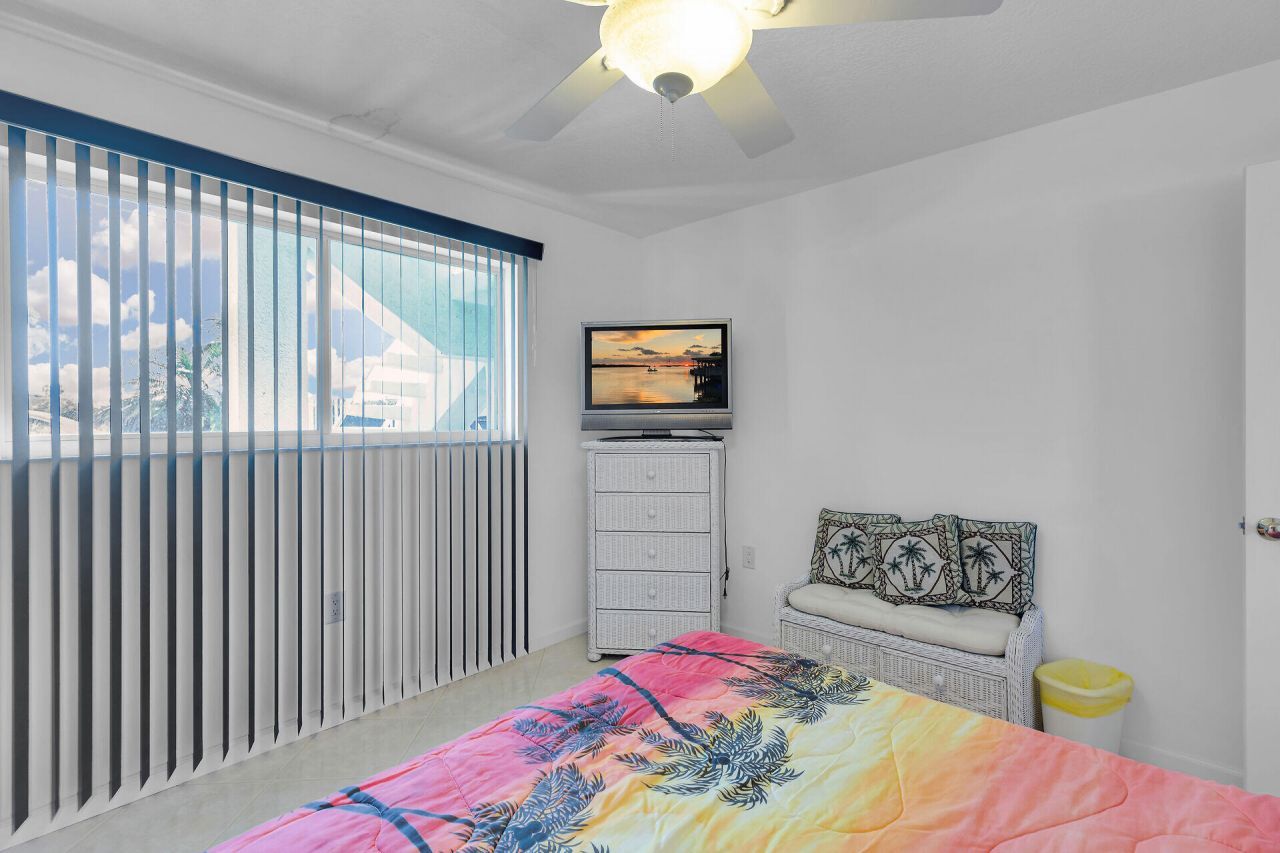 900 Shelter Bay Dr Ocean Drive, Key Colony, FL 33051 Photo