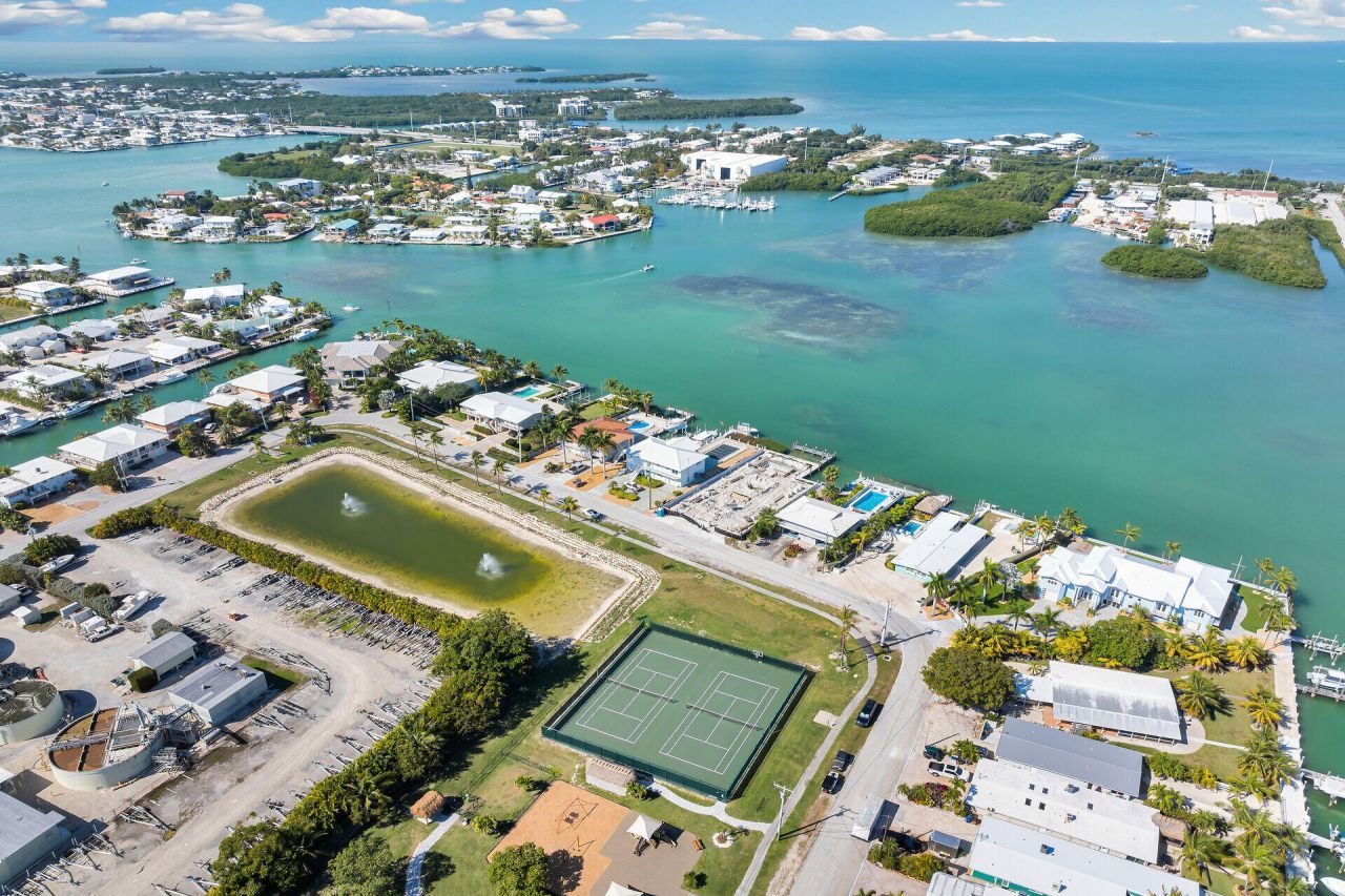 900 Shelter Bay Dr Ocean Drive, Key Colony, FL 33051 Photo