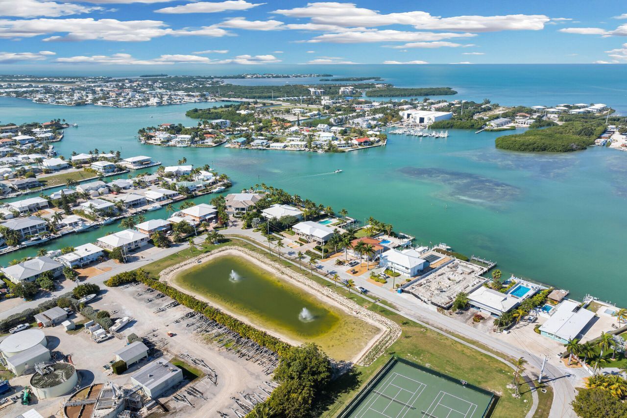 900 Shelter Bay Dr Ocean Drive, Key Colony, FL 33051 Photo