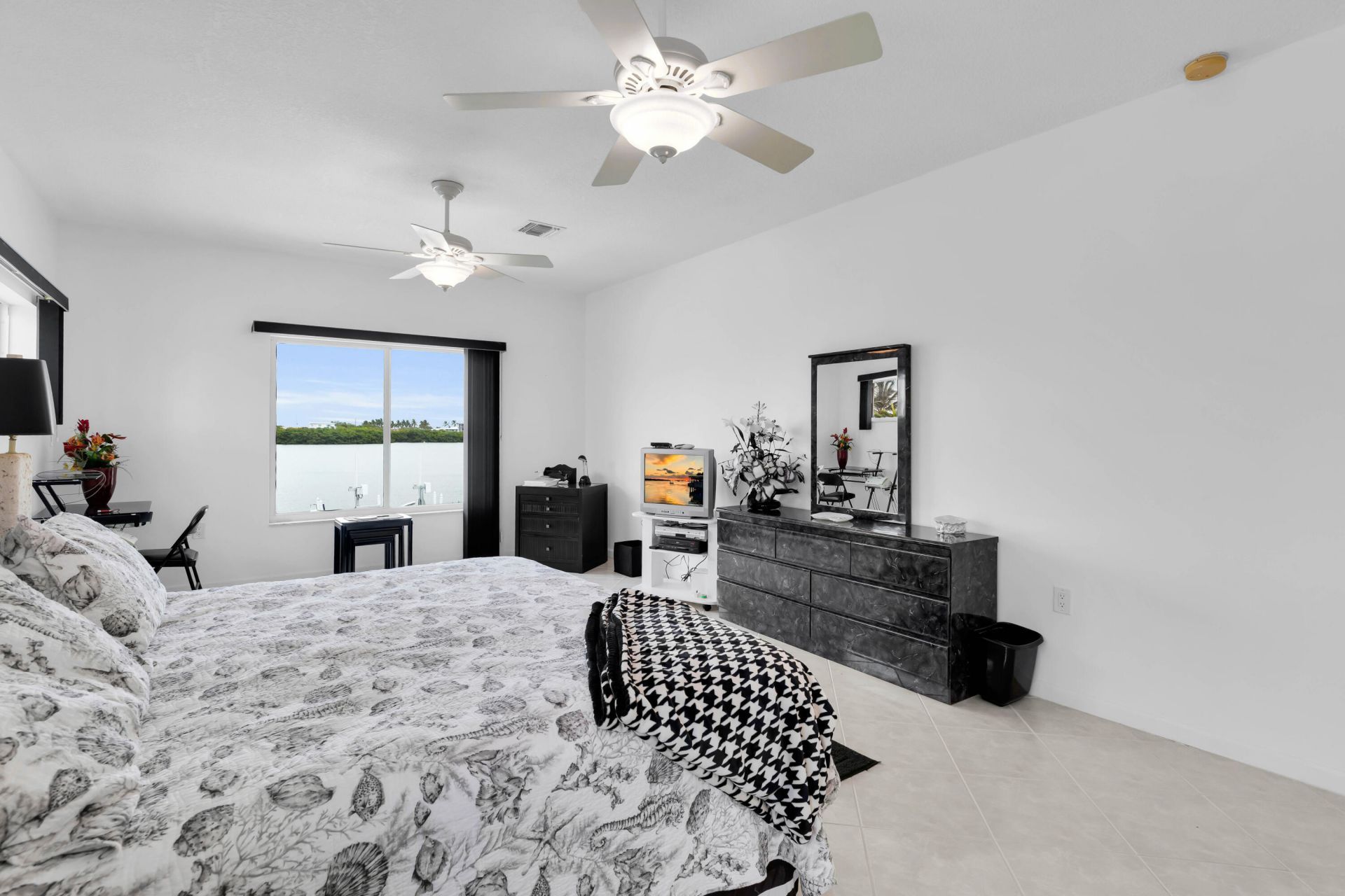 900 Shelter Bay Dr Ocean Drive, Key Colony, FL 33051 Photo