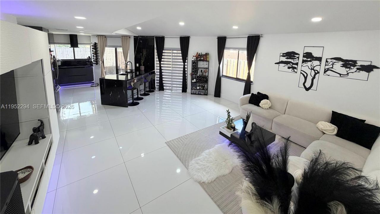 1100 SW 109th Ave, Pembroke Pines, FL 33025 Photo