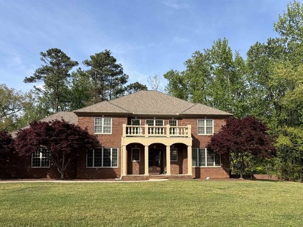 1918 Erskine Dr, Florence, AL 35630