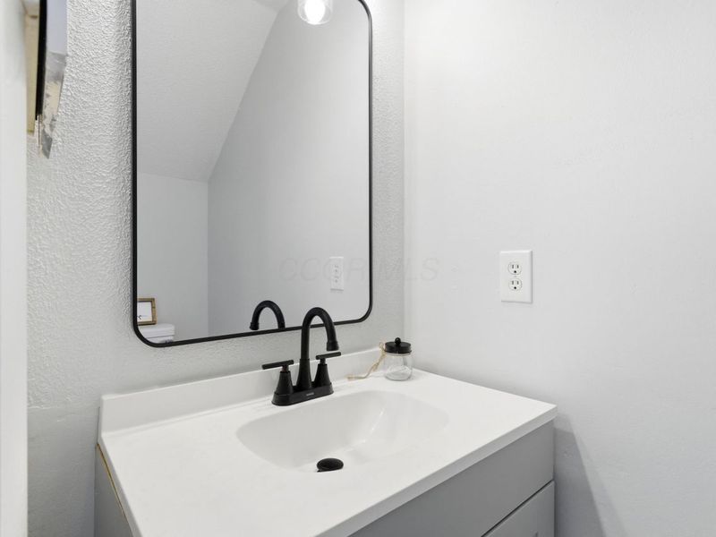 2375 Woodbrook Circle N, Unit 128, Columbus, OH 43223 Photo 6