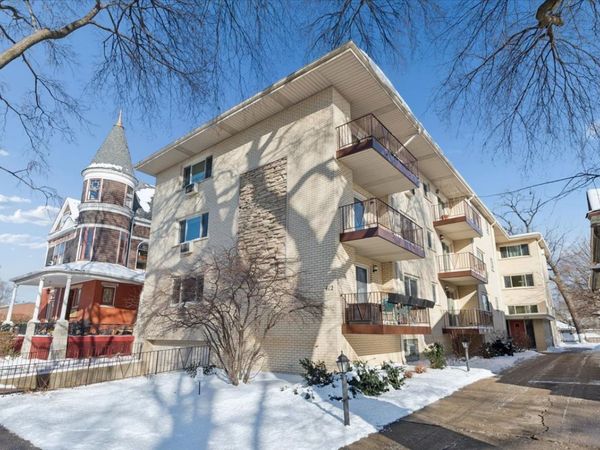 412 N Marion Street, Unit 1A, Oak Park, IL 60302