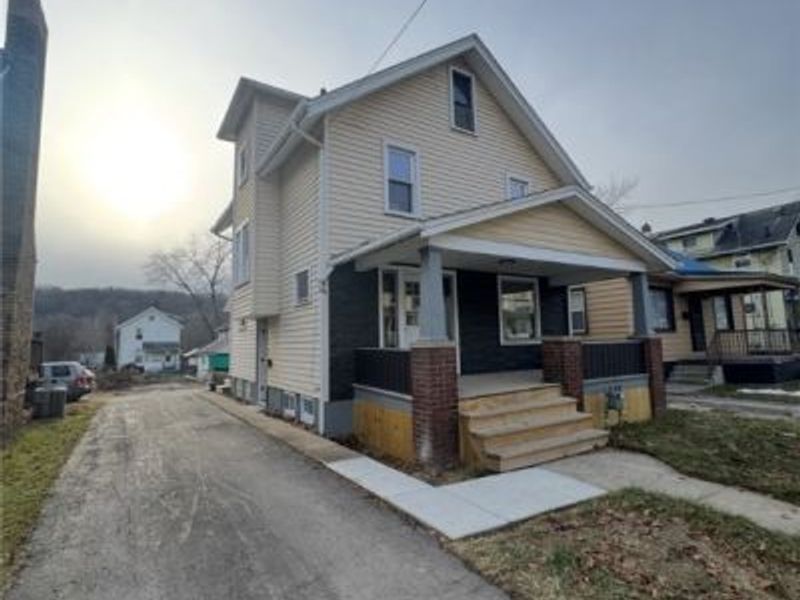 321 W Wood Street W, Lowellville, OH 44436 Photo 2